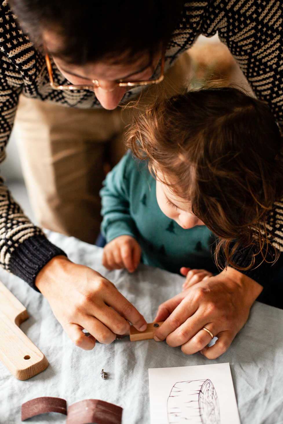 Ensemble de Couteau Sécuritaire et Planche à Découper en Bois pour Enfants  Petit Apprenti - Clément